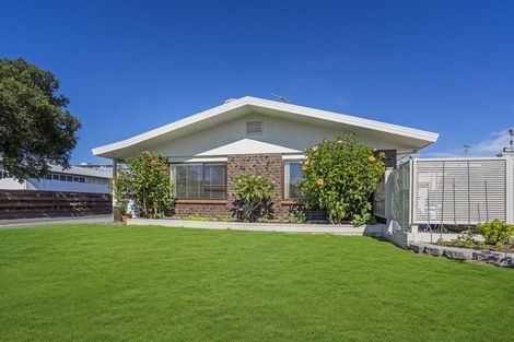 Photo of property in 1/52 Florence Avenue, Orewa, 0931