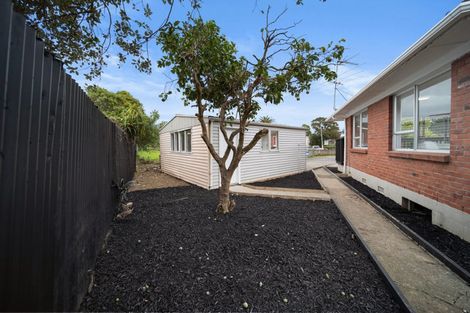 Photo of property in 15 Penderford Place, Mangere East, Auckland, 2024