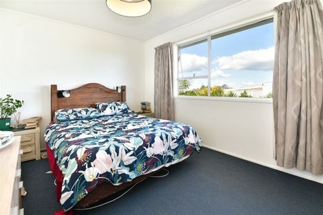 Photo of property in 10 John Road, Stanmore Bay, Whangaparaoa, 0932