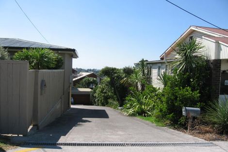 Photo of property in 1/879 East Coast Road, Northcross, Auckland, 0632