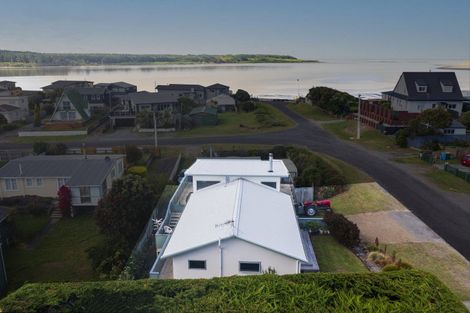 Photo of property in 18 Robbie Street, Foxton Beach, Foxton, 4815