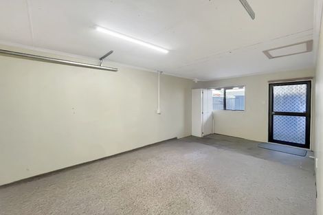 Photo of property in 4 Edgecombe Court, Roslyn, Palmerston North, 4414
