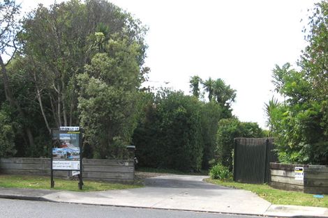 Photo of property in 1/103 East Coast Road, Castor Bay, Auckland, 0620