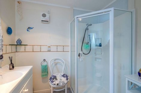 Photo of property in 12 Poneke Drive, Waikanae, 5036