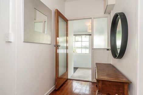 Photo of property in 281 Queens Drive, Lyall Bay, Wellington, 6022