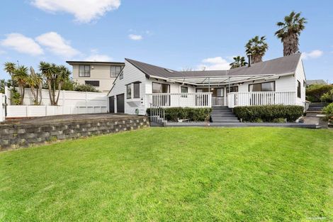 Photo of property in 4 Raphael Place, West Harbour, Auckland, 0618
