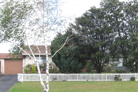 Photo of property in 2/558 Swanson Road, Ranui, Auckland, 0612