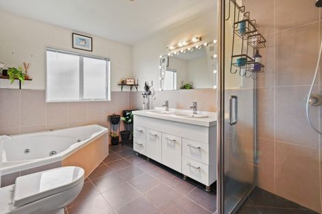 Photo of property in 29 Ina Ville Drive, Pukekohe, 2120