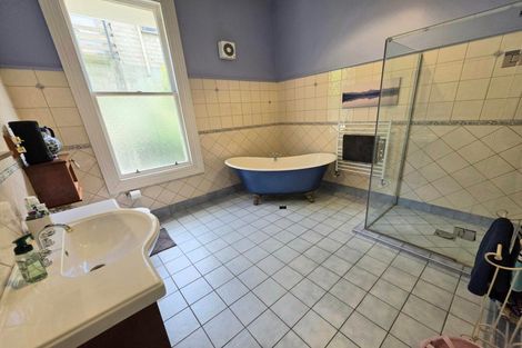 Photo of property in 2 Ure Street, South Hill, Oamaru, 9400