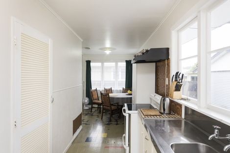 Photo of property in 11 Peters Avenue, Cloverlea, Palmerston North, 4412
