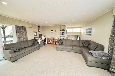 Photo of property in 4 D'urville Place, Kelvin Grove, Palmerston North, 4414