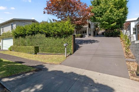 Photo of property in 122 Pendarves Street, New Plymouth, 4312