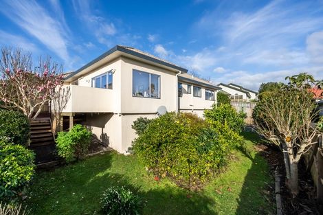 Photo of property in 12 Tyrico Close, Unsworth Heights, Auckland, 0632