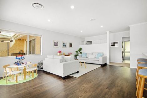 Photo of property in 125 Woodman Drive, Tawa, Wellington, 5028