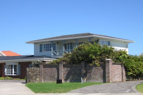Photo of property in 3/49 Castor Bay Road, Castor Bay, Auckland, 0620