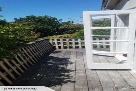 Photo of property in 9 Rangitoto Terrace, Milford, Auckland, 0620