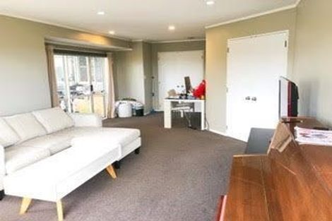 Photo of property in 121 West Harbour Drive, West Harbour, Auckland, 0618