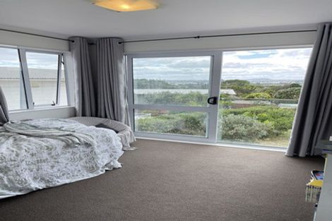 Photo of property in 27 Te Atatu Road, Te Atatu South, Auckland, 0610