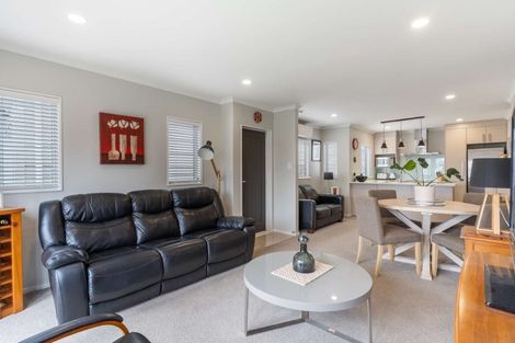 Photo of property in 51 Tribute Loop, Takanini, 2112