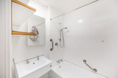 Photo of property in 18 Amberley Avenue, Westbrook, Palmerston North, 4412