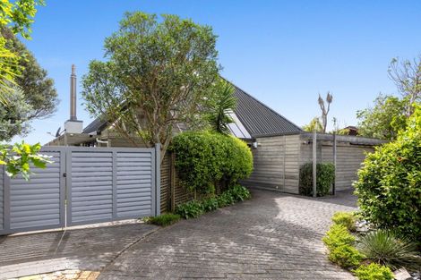 Photo of property in 6 Cliff Road, Torbay, Auckland, 0630