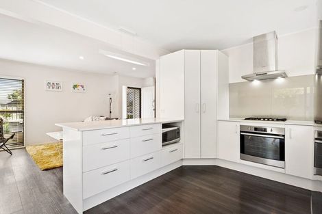 Photo of property in 2/53 Taioma Crescent, Te Atatu Peninsula, Auckland, 0610