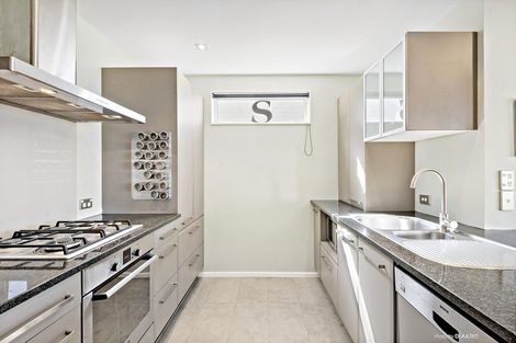 Photo of property in 394 The Esplanade, Island Bay, Wellington, 6023