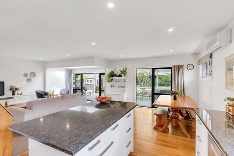 Photo of property in 10 Claxton Place, Saint Martins, Christchurch, 8022