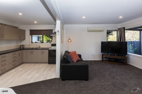 Photo of property in 320 Memorial Avenue, Burnside, Christchurch, 8053