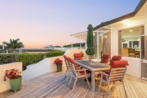 Photo of property in 4 Pacific Parade, Army Bay, Whangaparaoa, 0930