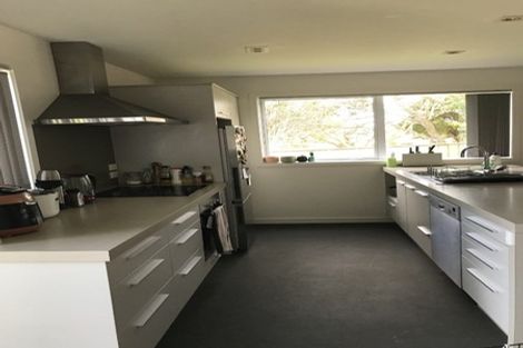 Photo of property in 11b Pinkerton Grove, Newlands, Wellington, 6037