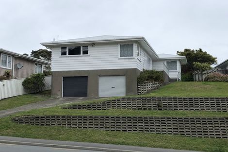 Photo of property in 75 Kenmore Street, Newlands, Wellington, 6037