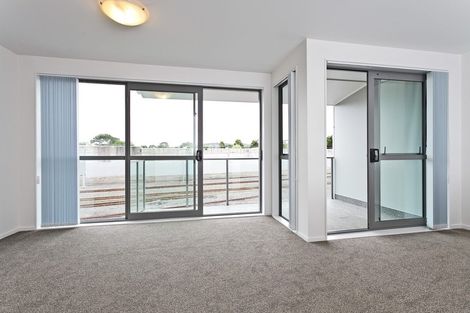 Photo of property in 10/26 Railway Street West, Papakura, 2110