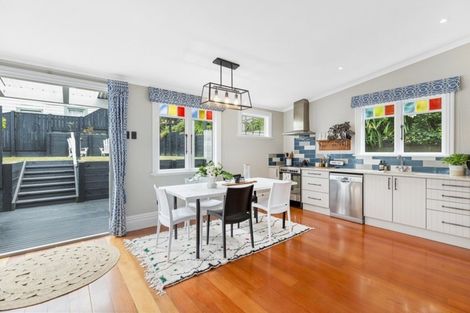 Photo of property in 12 Eden Street, Island Bay, Wellington, 6023