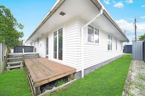 Photo of property in 8 Border Road, Henderson, Auckland, 0612