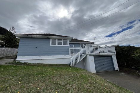 Photo of property in 5 Wakefield Terrace, Tawa, Wellington, 5028