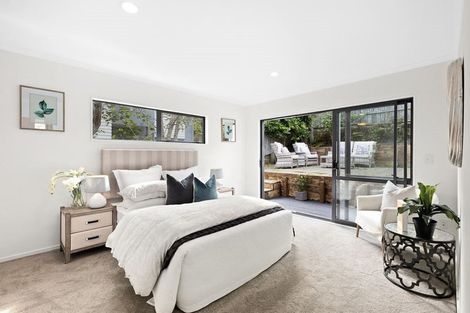 Photo of property in 48 Rising Parade, Fairview Heights, Auckland, 0632