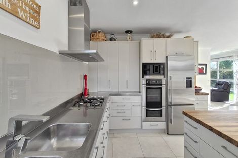 Photo of property in 6 The Oaks, Awapuni, Palmerston North, 4412