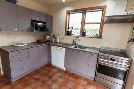 Photo of property in 9 Pinkerton Grove, Newlands, Wellington, 6037