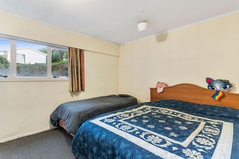 Photo of property in 15 Lane Crescent, Tawa, Wellington, 5028