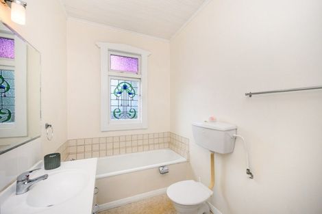 Photo of property in 19 Beresford Street, Takaro, Palmerston North, 4410