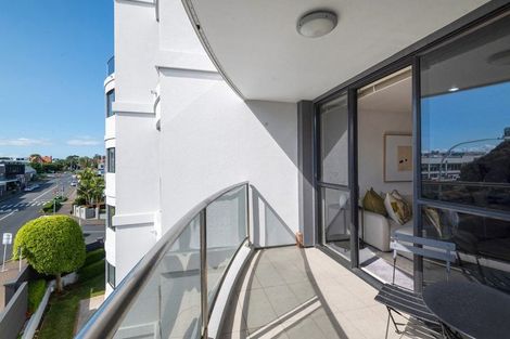 Photo of property in 3i/175 Hurstmere Road, Takapuna, Auckland, 0622