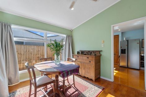 Photo of property in 11 Arosa Place, Forrest Hill, Auckland, 0620