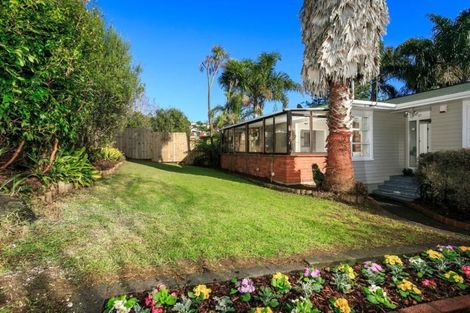 Photo of property in 32 Hatherlow Street, Glenfield, Auckland, 0629