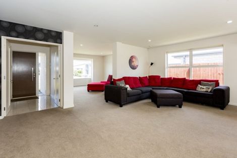 Photo of property in 37 Davaar Crescent, Broomfield, Christchurch, 8042