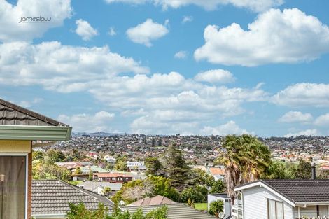 Photo of property in 2/17 Cambric Place, Botany Downs, Auckland, 2010
