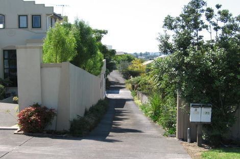 Photo of property in 2/881 East Coast Road, Northcross, Auckland, 0632