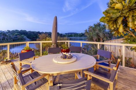 Photo of property in 4 Matuku Place, Paraparaumu Beach, Paraparaumu, 5032