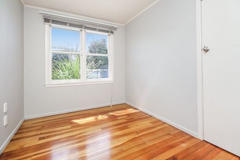 Photo of property in 13 Rewarewa Road, Te Atatu Peninsula, Auckland, 0610