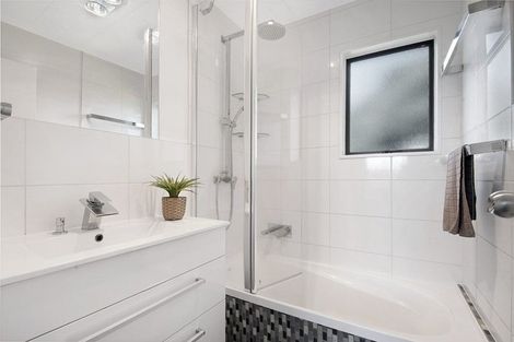 Photo of property in 2/25 Clearview Heights, Ranui, Auckland, 0612